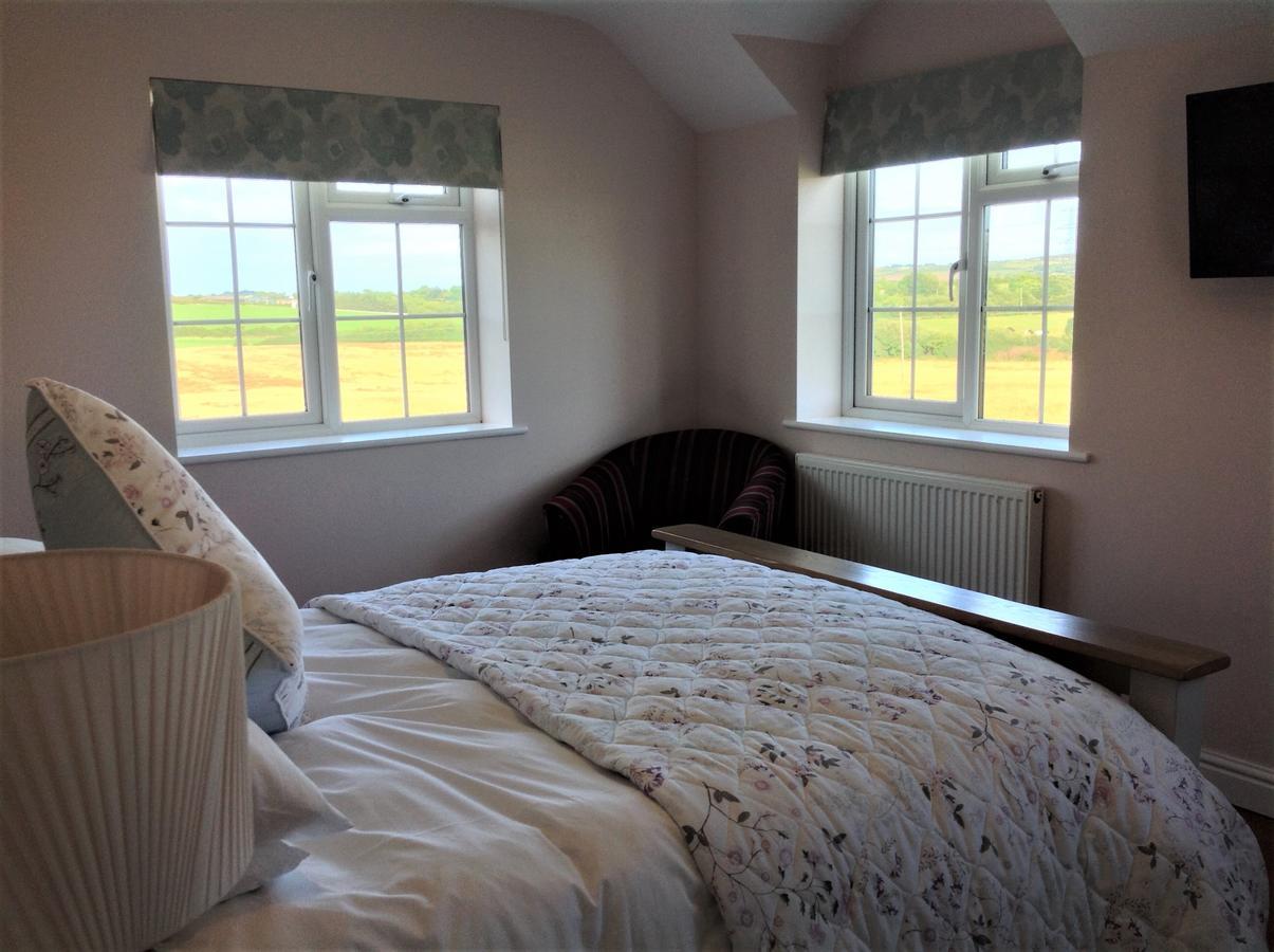 Frongaer Bed And Breakfast Llannerch-y-medd ภายนอก รูปภาพ