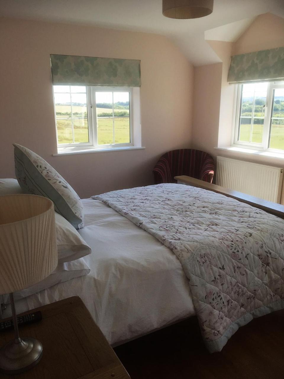 Frongaer Bed And Breakfast Llannerch-y-medd ภายนอก รูปภาพ